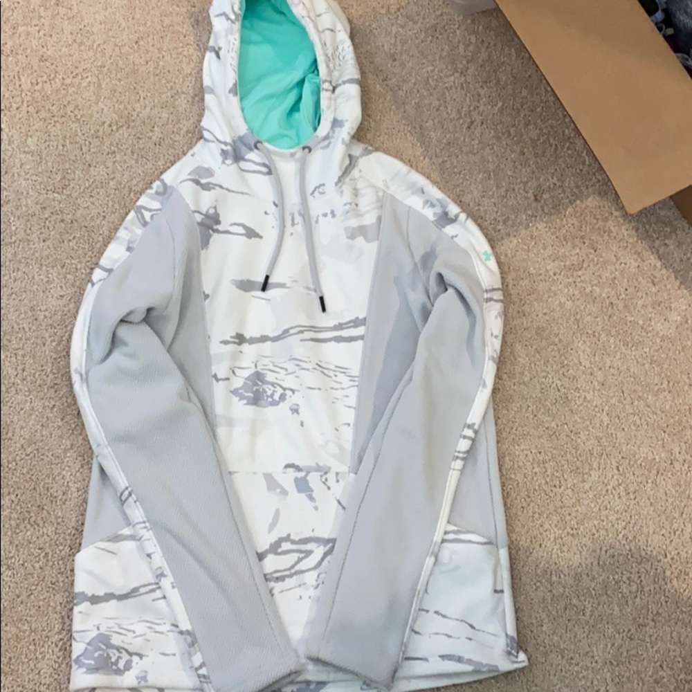 White Camo Under Armour sweatshirt
